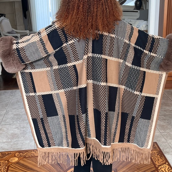 NWT Original, USA, gorgeous multicolor faux fur wrap. One size fits all. - Picture 12 of 17